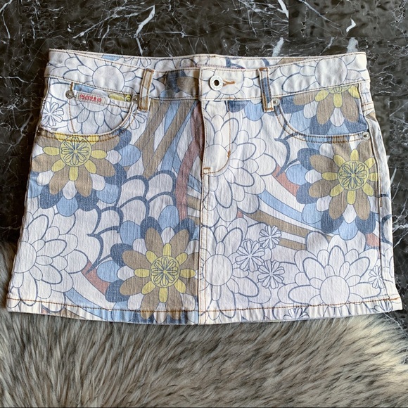 Guess Dresses & Skirts - Vintage Guess Mini Skirt Mod 70s Size 26